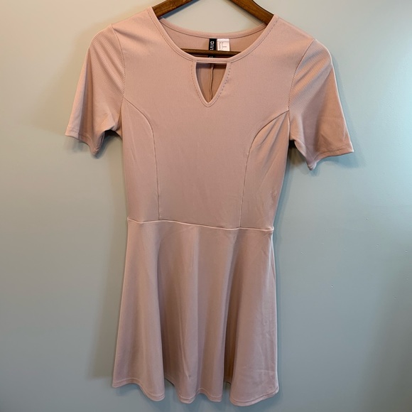 Knee length, champagne pink dress. NEVER WORN - Picture 1 of 1